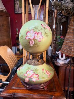 Beautiful handpainted, Glass Antique table lamp