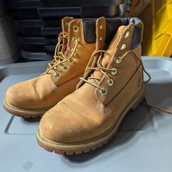 Women's Timberland Boots, Size 6.5