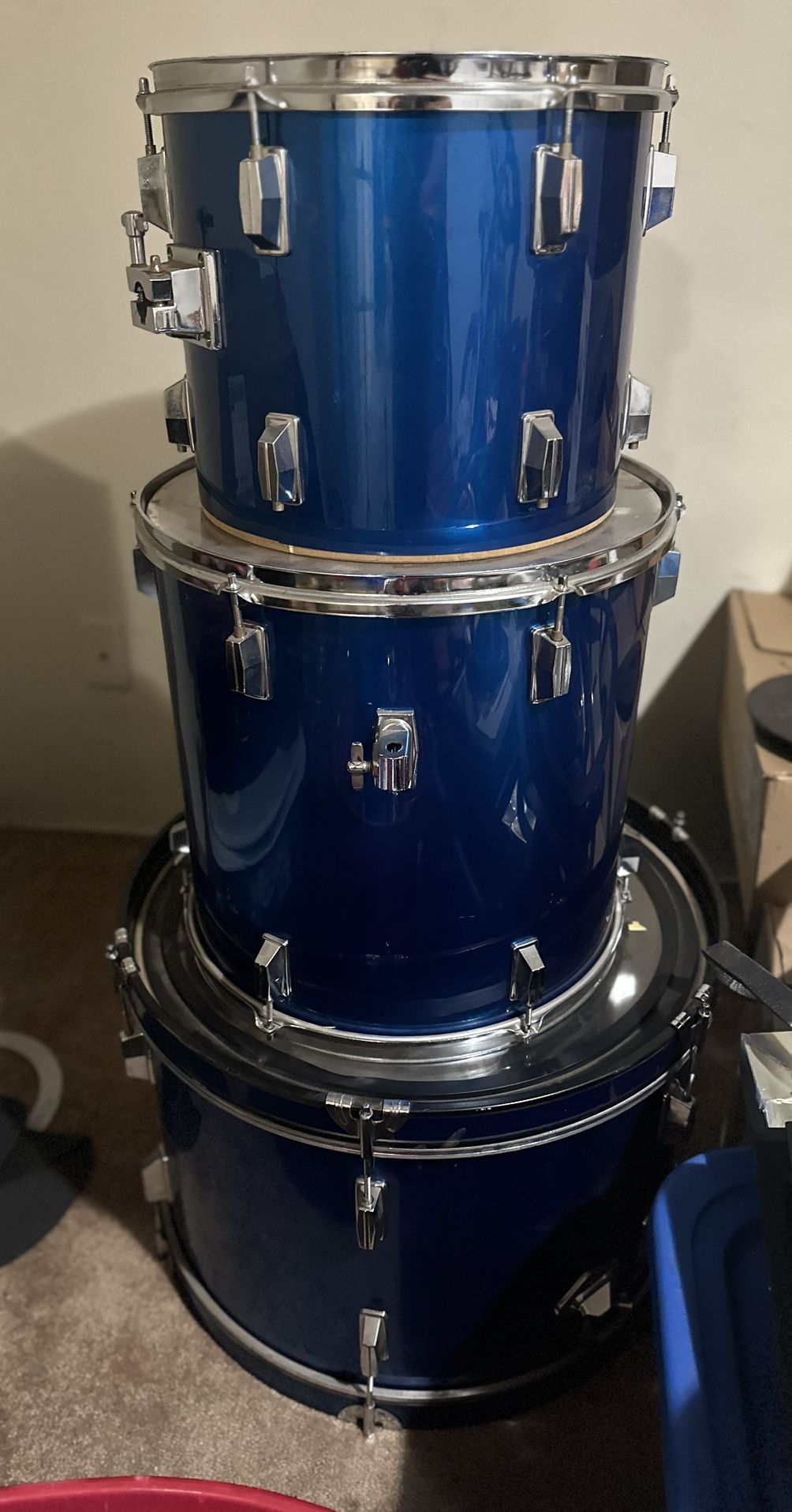 Drums and all accessories for drumming