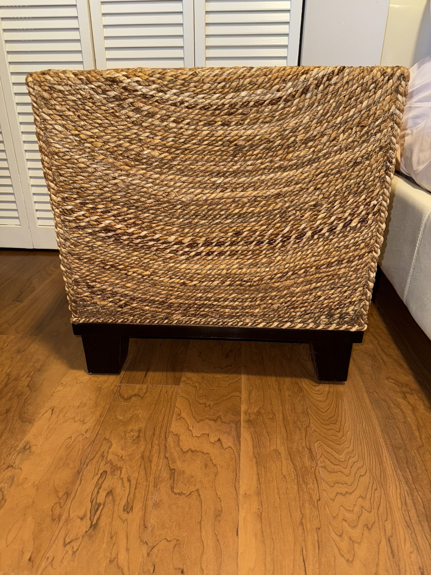 Pottery barn Wicker Ottoman
