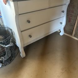 Dresser/Entertainment Stand 