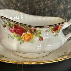 Royal Albert Old Country Roses Gravy Boat with Underplate 