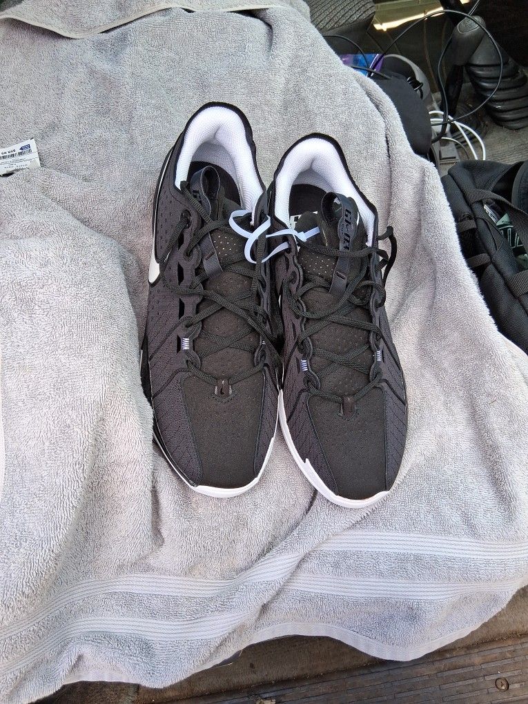 Nike GT 03 Basketball Shoes