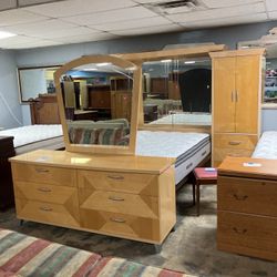Bedroom set