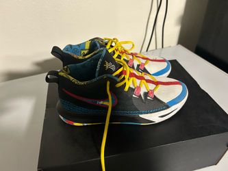 Nike Kyrie's size 5.5