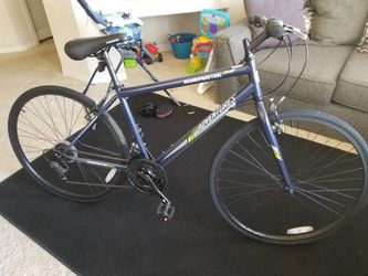 700c Roadmaster Adventures Men s Hybrid Bike Dark Blue for Sale in Brandon FL OfferUp