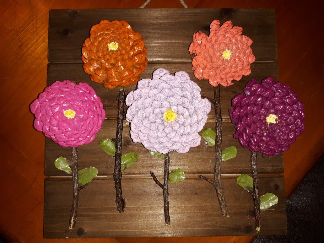 Pine Cone flower plaques 