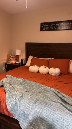 King Size Bedroom Set & Clean Mattress Included