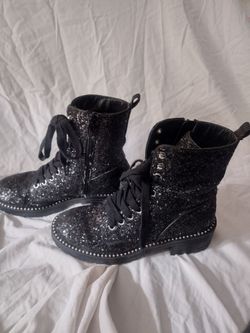 Boots/ shoes size 6
