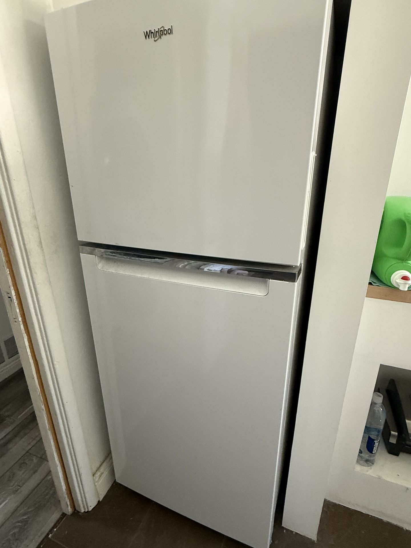 Whirlpool Apartment fridge