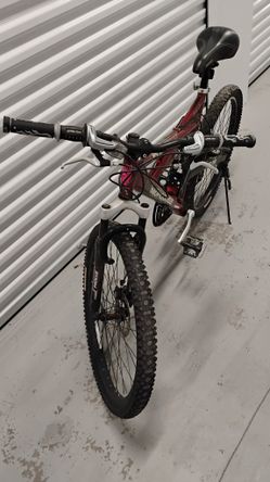 Mongoose XR200 Mountain Bike. 26"