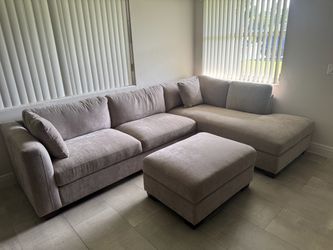 Beige Crème Sectional Couch with Ottoman Storage