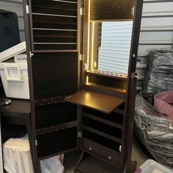 Jewelry Vanity / Storage