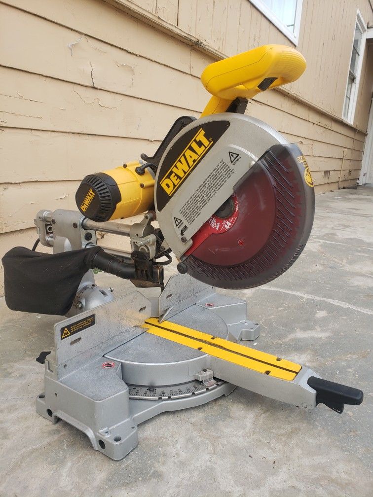 Dewalt 708 sliding saw. 12inch. 120 volt. 15A. Good condition. Work