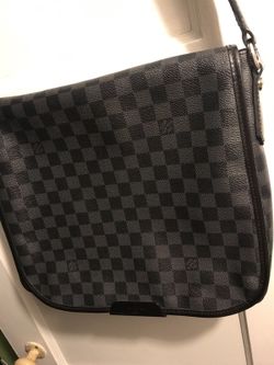 Louis Vuitton Messenger Bag