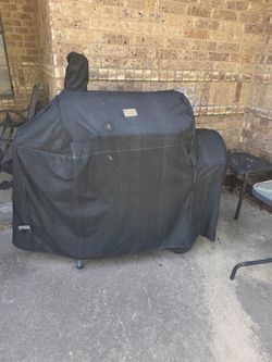 Expert on grill smoker BBQ pit