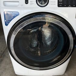 UltraFresh Vent System Stackable Large (4.8cu ft) Front Load Washer