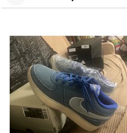 Nike BOOKS 1