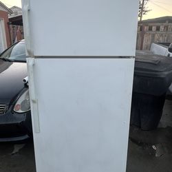 Hotpoint Refrigerator 15.6 Cu. Ft