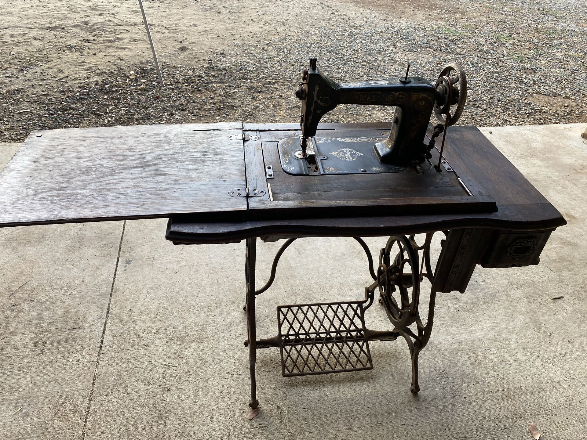 Damascus Sewing Machine