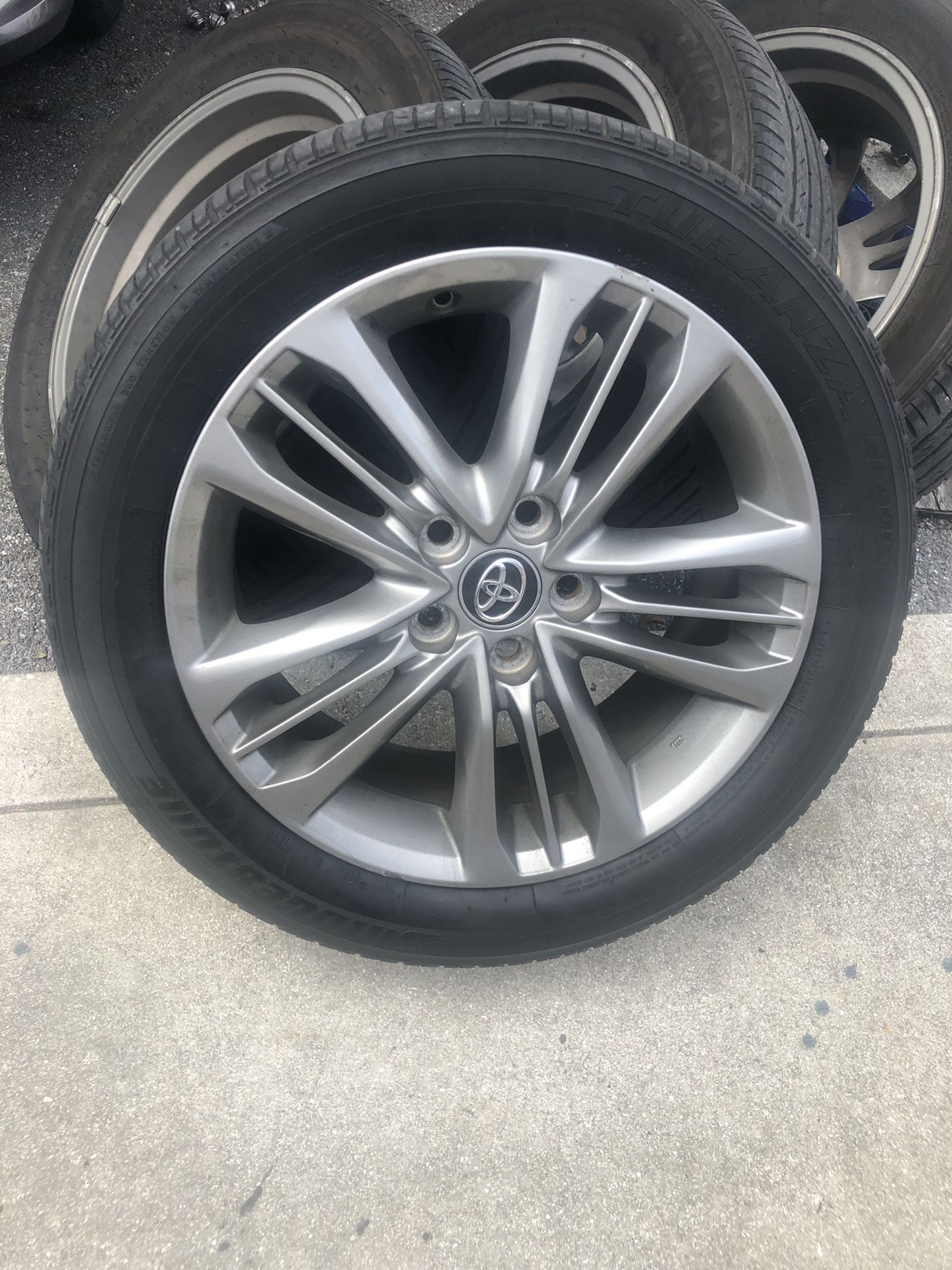 2017 Toyota Camry rims and tires
