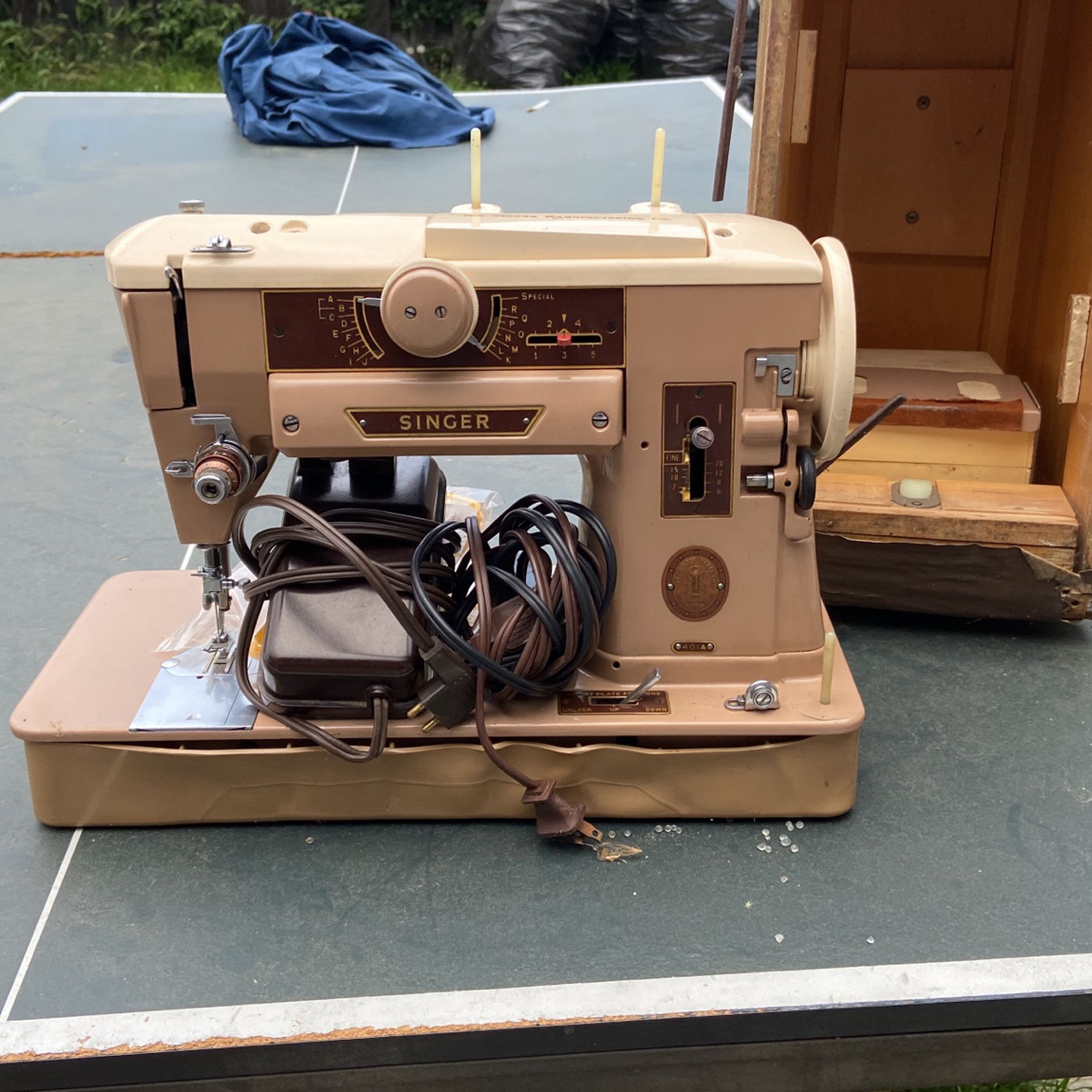 Antique Singer Sewing Machine Model 401A 1(contact info removed)