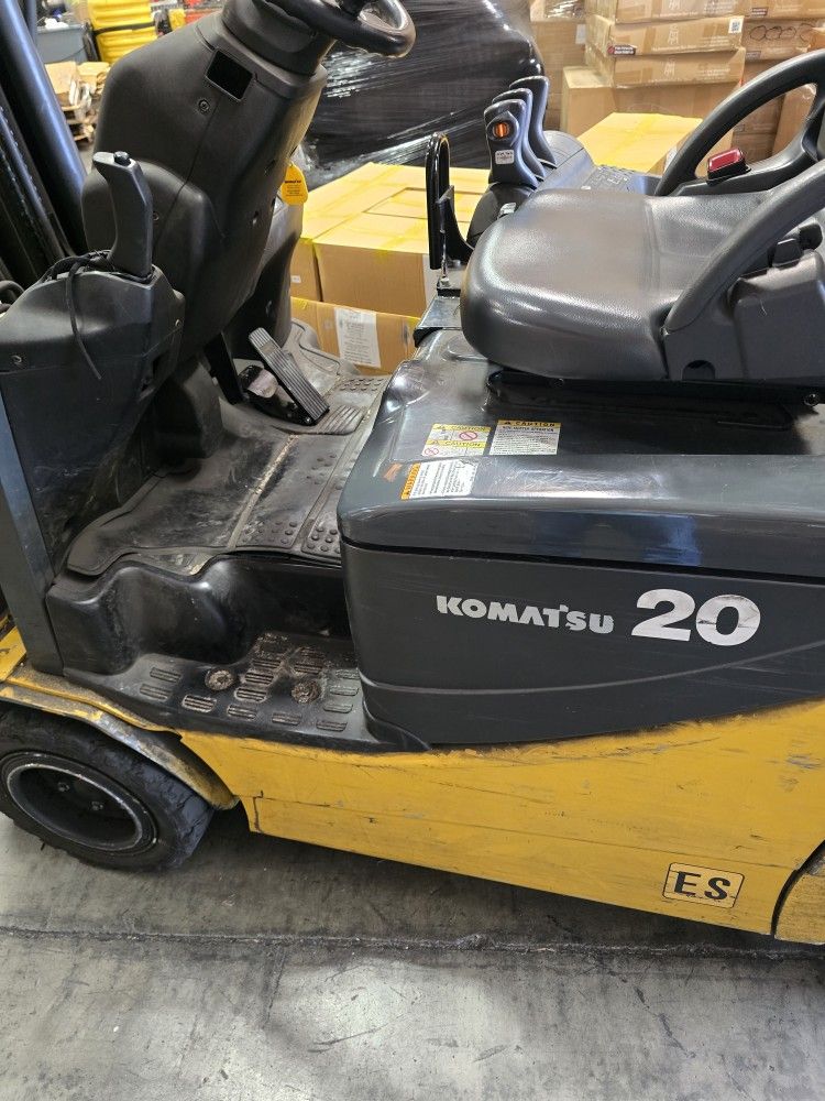 Komatsu FB20AU-12 Electric Forklift - 4,500 lbs Capacity with Long Forks and Battery (2015 Model)