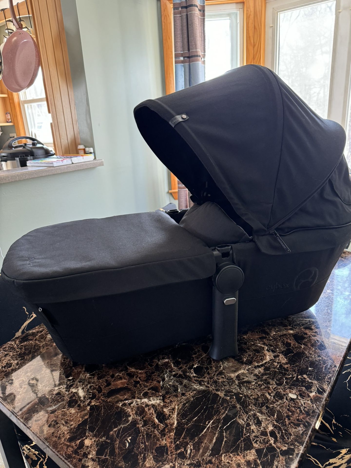 Cyber Priam Platinum bassinet