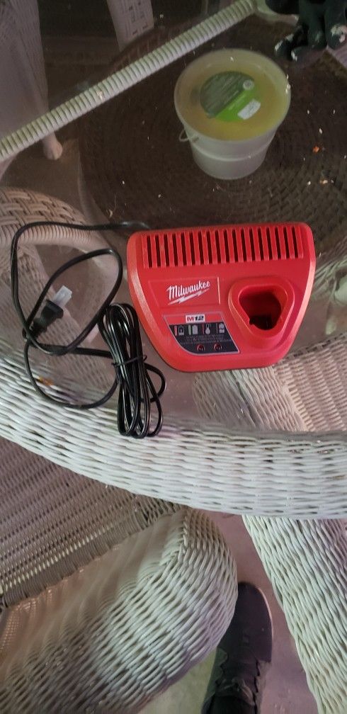 Milwaukee M12 Charger