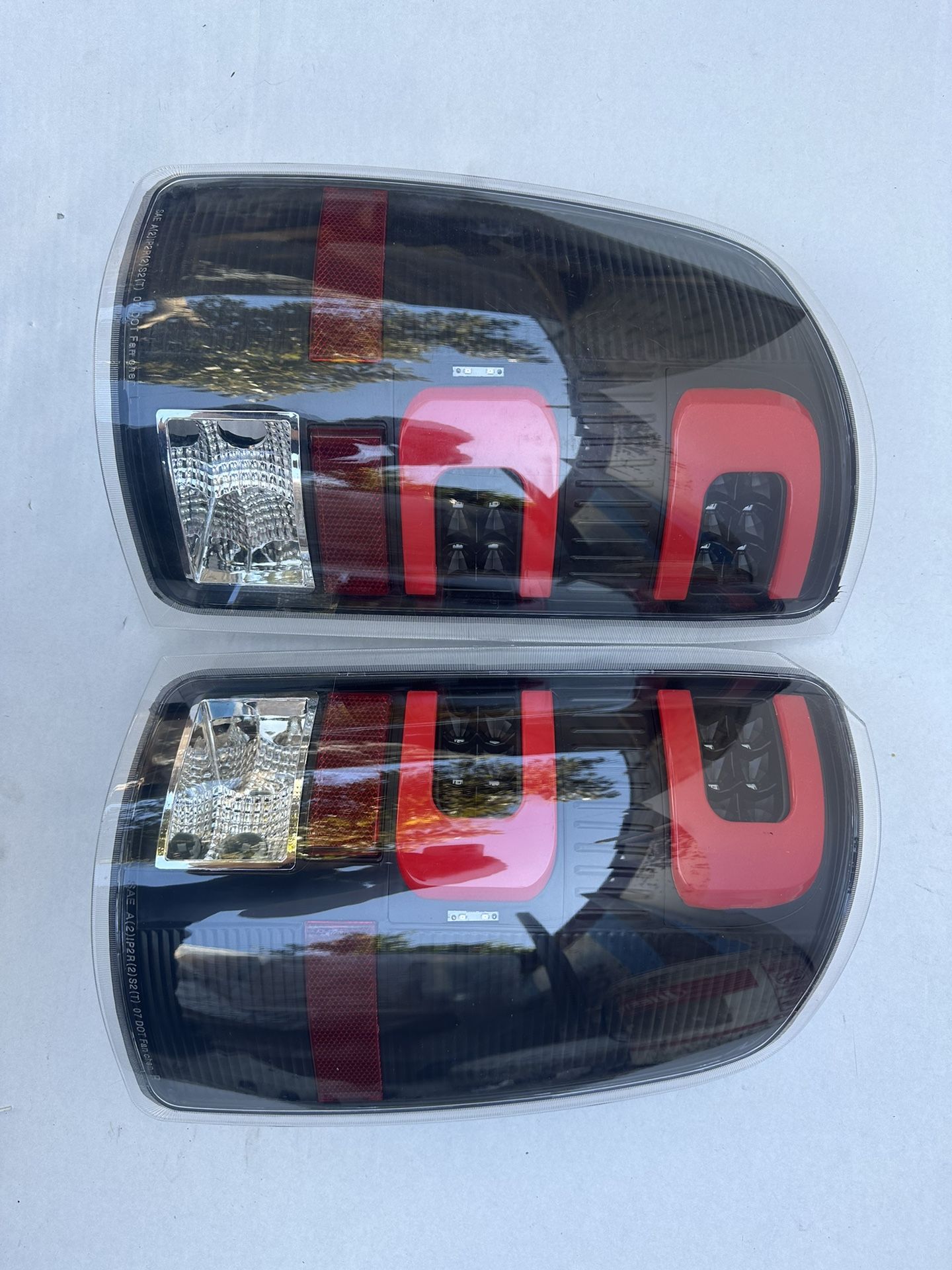 Gmc Sierra 1500/2500/3500 LED Taillight Year 2007-2014