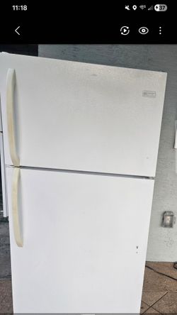 Refrigerator in good condition 28 wide by 59 high