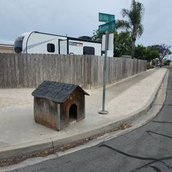 Free Dog House