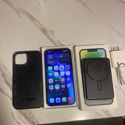 Sim Unlocked iPhone 15 256GB, Otterbox + Case, Wireless Charger + Charger