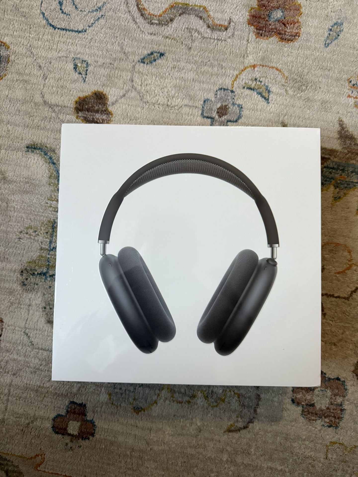 Black Apple Max Headphones