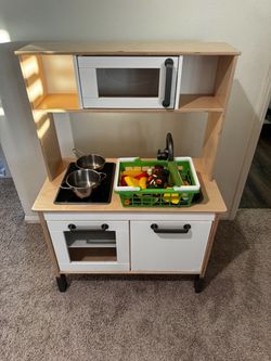 Toy Kitchen with pots & food