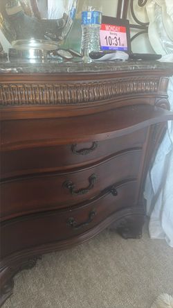 2 nightstands