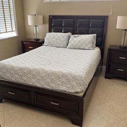 Five Piece Bedroom Set - Queen Bed With Two Nightstands And Dresser With Framed Mirror