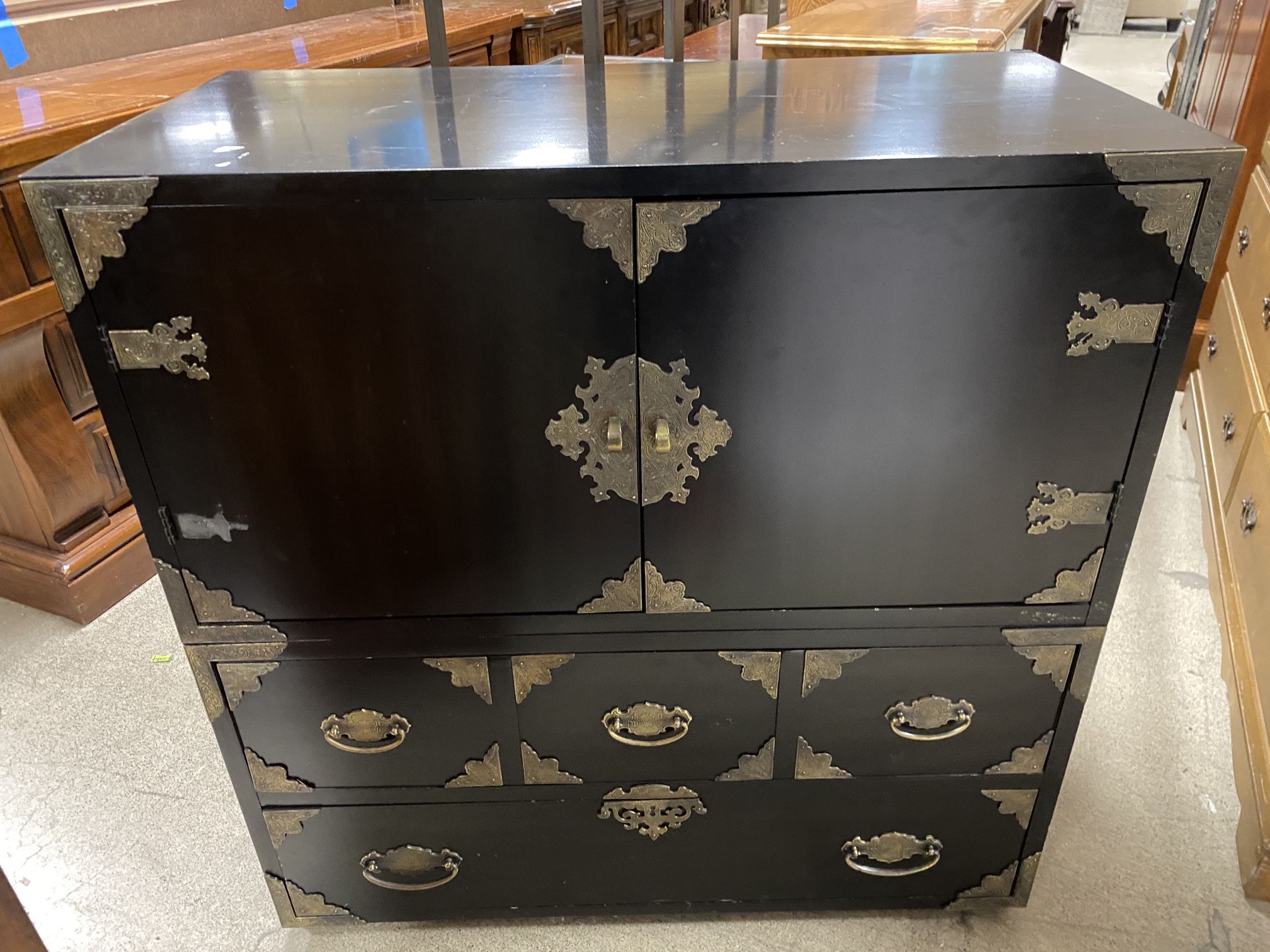 THOMASVILLE Chinoiserie Black Two Drawer Chest (Bottom Drawer Sticky)
