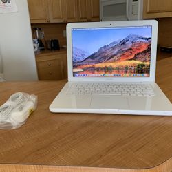 Apple MacBook Laptop 