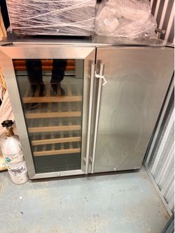 Dual Zone Wine Cooler Refrigerator – Glass Doors – Great Condition