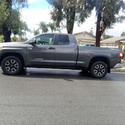 2015 /  Toyota Tundra  SR5