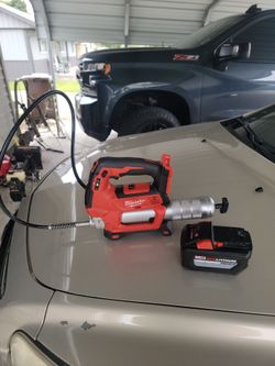 Milwaukee M18 Cordless Grease Gun with Battery