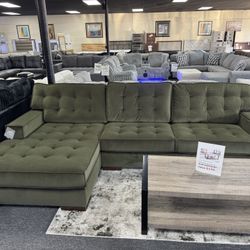 L Shape Sectional. 🚚WE DELIVER🚚