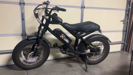 Qlife Spark Electric-Bike Moped-Style - 28-35+ MPH (Low Miles)