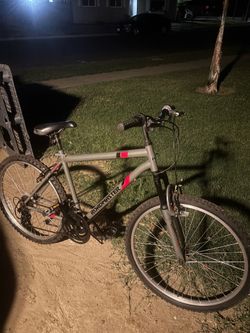 Mountain bike size 26 road master good condition ready to ride