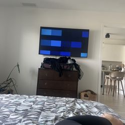 Samsung UN32J5205 32-Inch 1080p Smart LED TV 