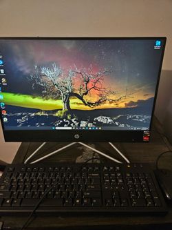 Touchscreen Hp all-in 1 computer with keyboard has a camera and disk drive. Works great make offer
