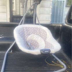 Comes With The Charger Very Nice Baby Swing