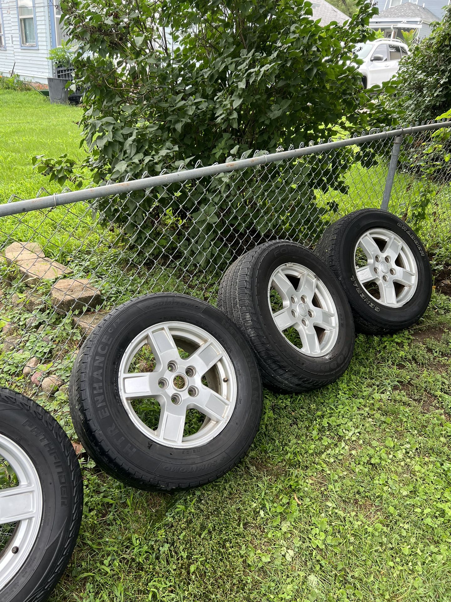 4 Wheels And Tires -245/65R15