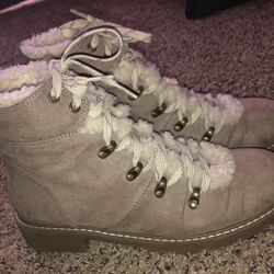 Woman’s Boots Size 6 